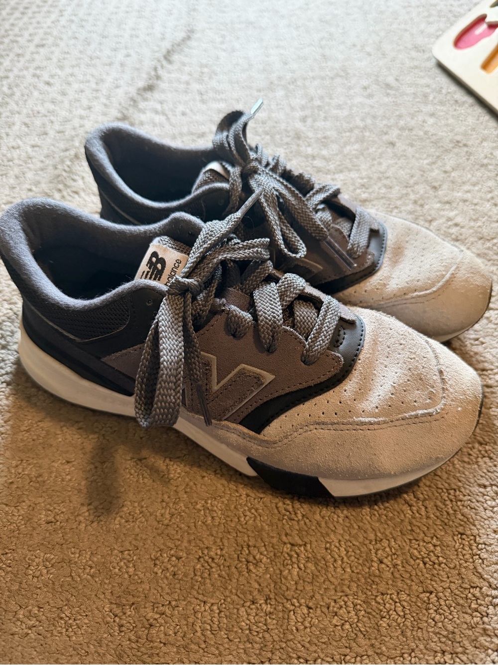 Kids New Balance Sneakers - Picture 2 of 6